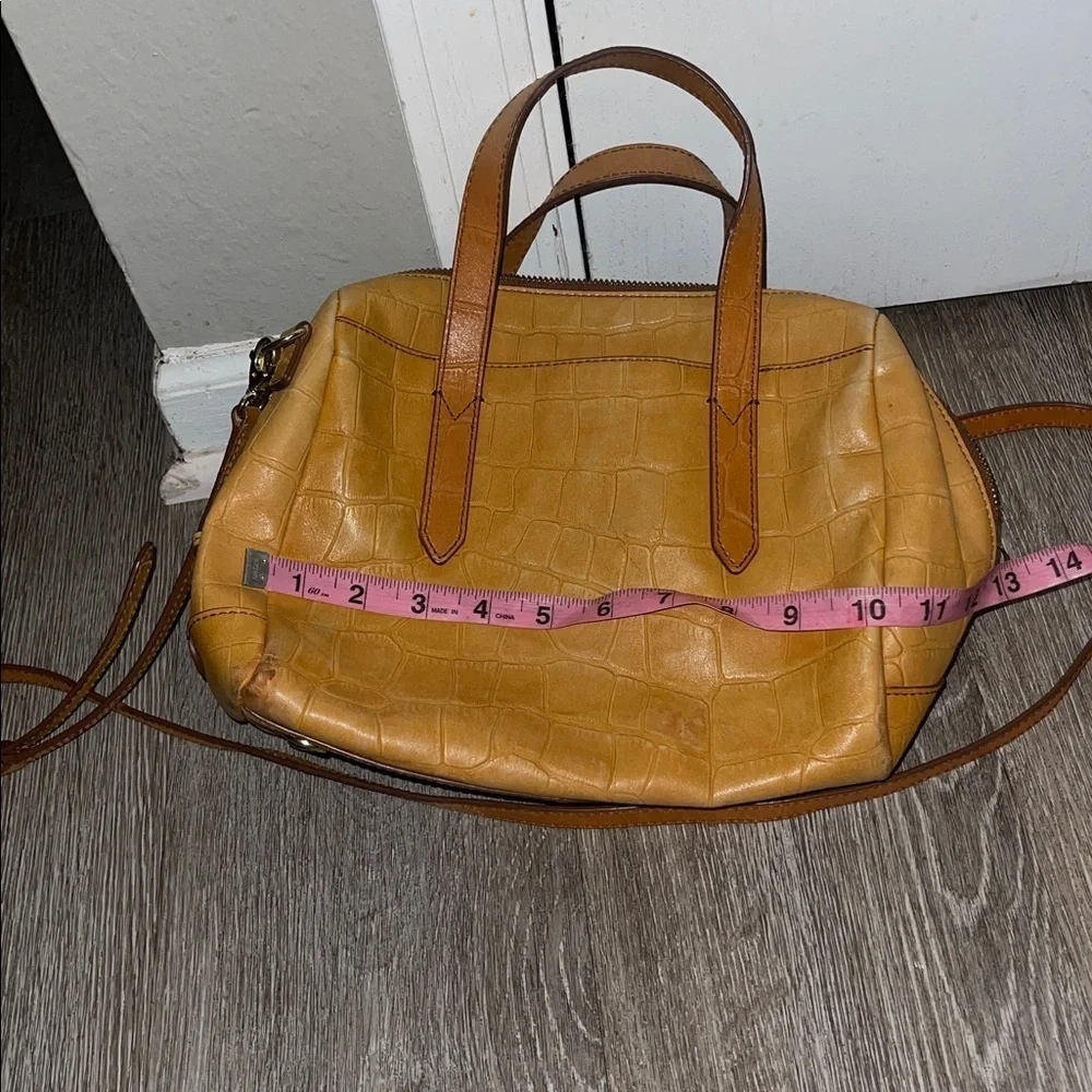 Fossil Sydney satchel purse light tan with crossbody strap